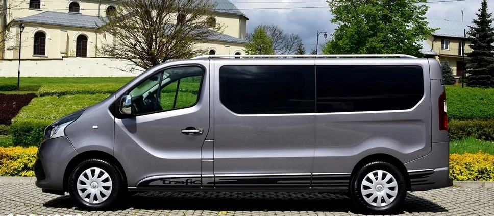 Renault Trafic cena 91900 przebieg: 89000, rok produkcji 2017 z Kielce małe 191